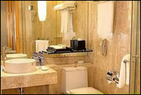 Holiday Inn Bangkok - Guest Room Bathroom
