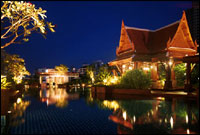 Plaza Athenee Bangkok - Pool Terrace at night