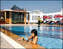 Zenith Sukhumvit Hotel - Swimming Pool