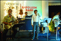 Beach Garden Hotel, Cha Am - Live music at Rim-Talay Restaurant (Night)