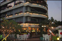 Poolside bar - The Cha-am Methavalai Hotel