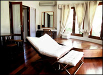 S'mor Spa Village - Twin Bed Bungalow Living Room