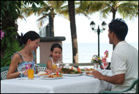 Springfield Beach Resort, Cha-Am - Dining on the beach