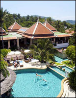 Andaman Cannacia Resort & Spa Phuket - Banyen restaurant through pool