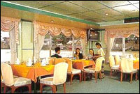 Ayothaya Riverside Hotel - Restaurant